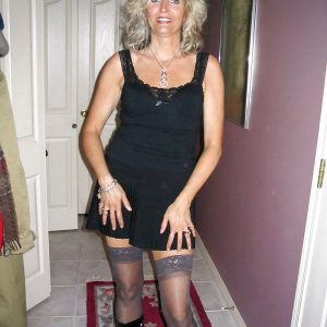 Un mec baraqué à Créteil fait bander tout le quartier ? Moi je baiserais ! Madeleine - rencontre-Cougar-Créteil