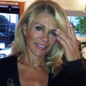 Un verre à Nanterre, ça te tente ? Monica - rencontre-Cougar-Nanterre