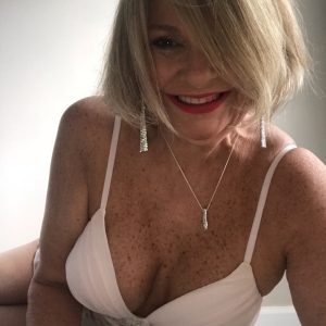 Besoin de me vider la tête après une semaine de décisions. Capucine - rencontre-Cougar-Saint-Malo